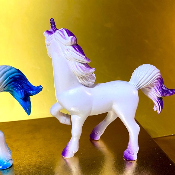 UNICORN VTG 80’s BUNDLE OF 3 MYSTICAL UNICORNS SOLID PVC/VINYL TYPE 4.25”x5.25” - Picture 7 of 13